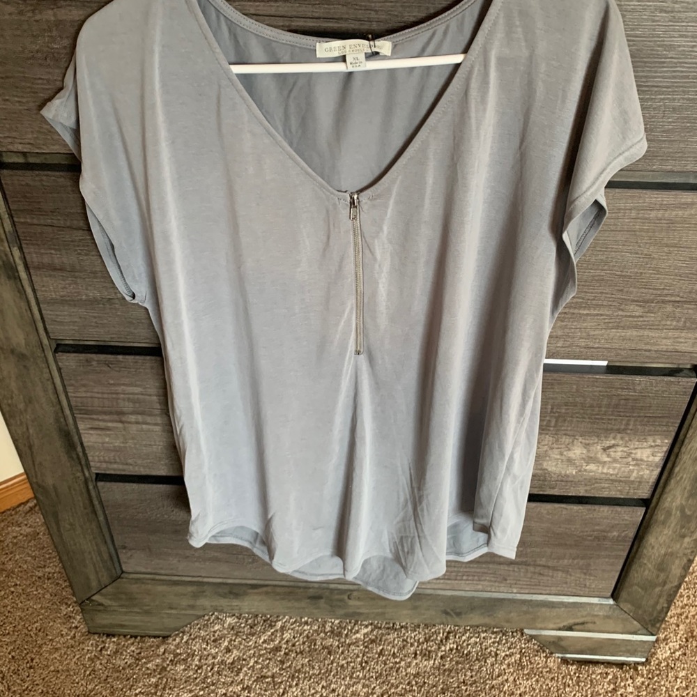 Gray blouse - Picture 2 of 3